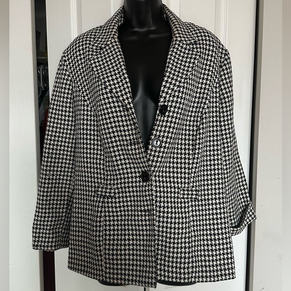 Sweet Suit Woman - *Plus Size* B/W Houndstooth women's coat - Size 20W